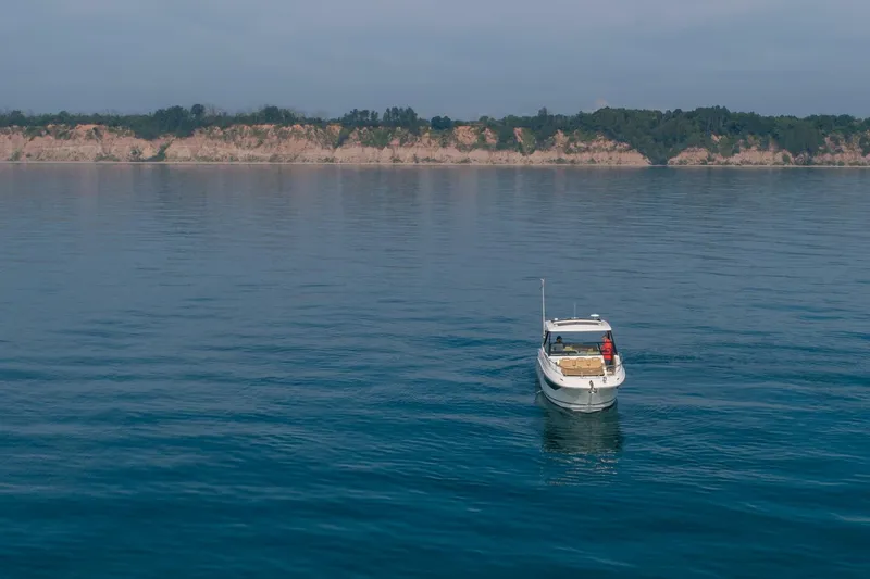 Slide: The Image of Sea Ray 320 Sundancer 2019 - 5493869