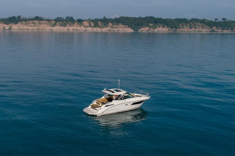 Slide: The Image of Sea Ray 320 Sundancer 2019 - 5493872