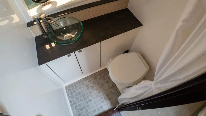 Slide: The Image of Sea Ray 320 Sundancer 2019 - 5493884