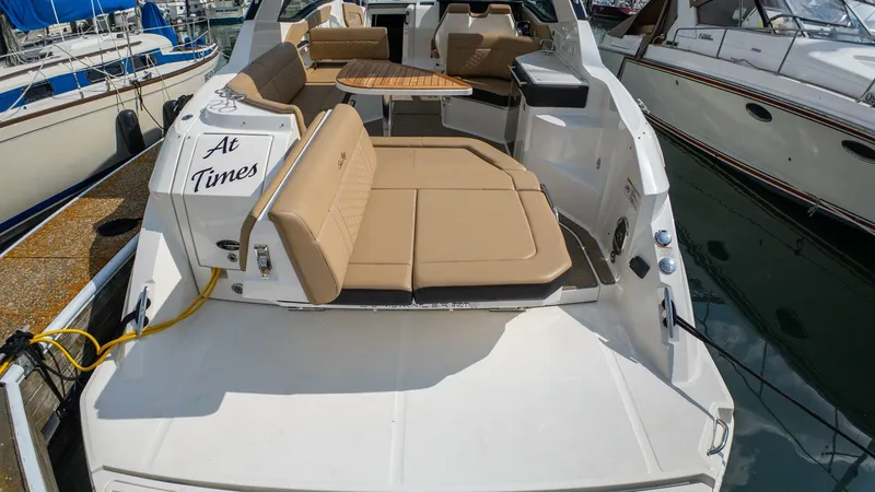 Slide: The Image of Sea Ray 320 Sundancer 2019 - 5493889