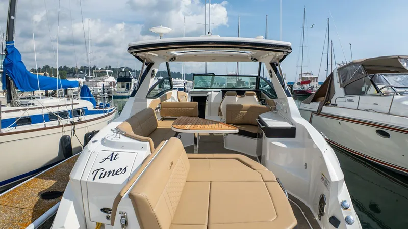 Slide: The Image of Sea Ray 320 Sundancer 2019 - 5493890