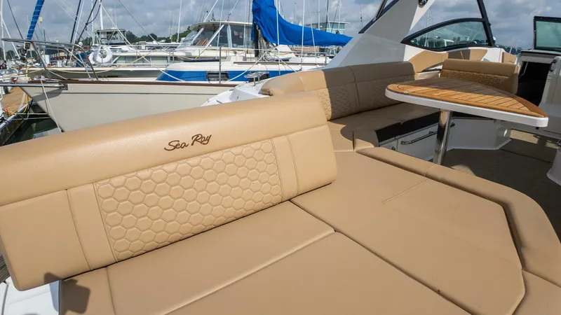 Slide: The Image of Sea Ray 320 Sundancer 2019 - 5493892