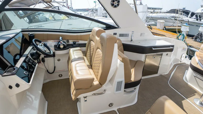 Slide: The Image of Sea Ray 320 Sundancer 2019 - 5493919