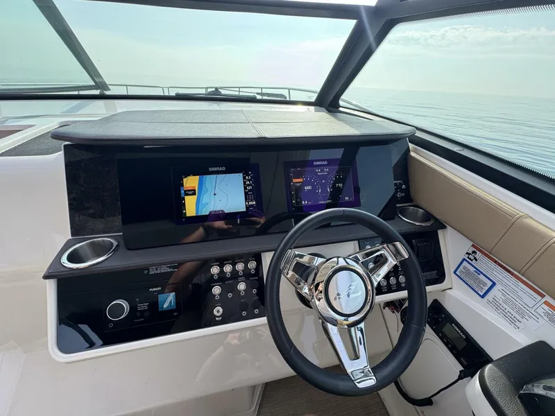 Slide: The Image of Sea Ray 320 Sundancer 2019 - 5493922