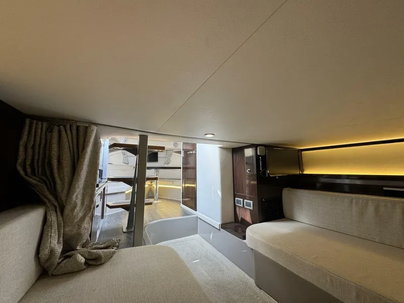 Slide: The Image of Sea Ray 320 Sundancer 2019 - 5493939