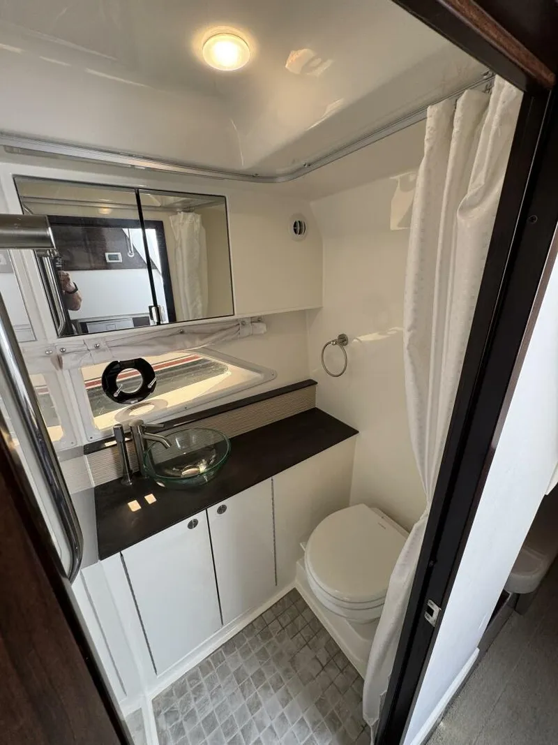 Slide: The Image of Sea Ray 320 Sundancer 2019 - 5493940