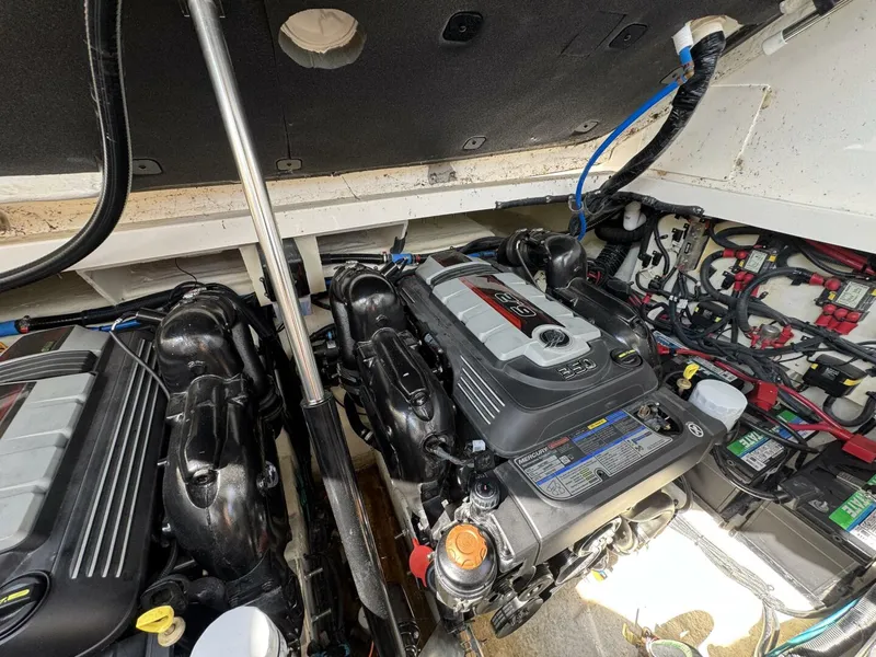 Slide: The Image of Sea Ray 320 Sundancer 2019 - 5493945