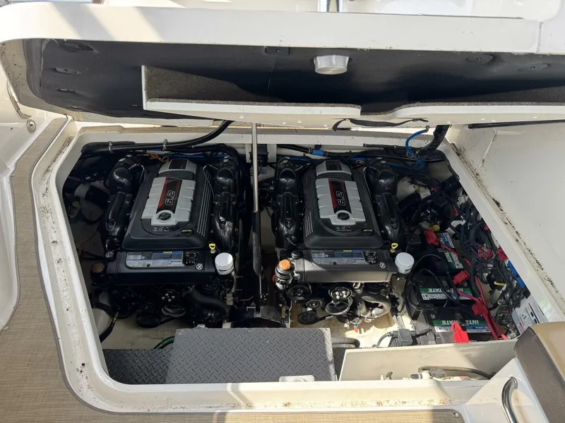 Slide: The Image of Sea Ray 320 Sundancer 2019 - 5493958