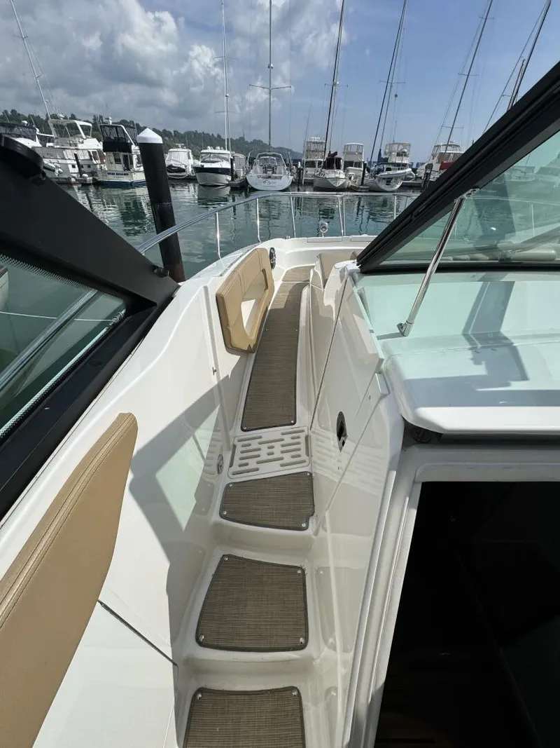 Slide: The Image of Sea Ray 320 Sundancer 2019 - 5493962