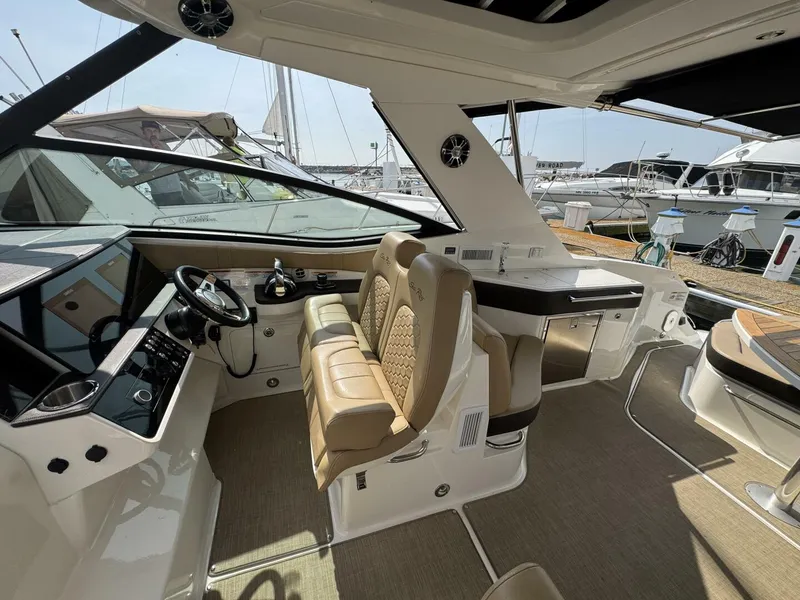 Slide: The Image of Sea Ray 320 Sundancer 2019 - 5493967