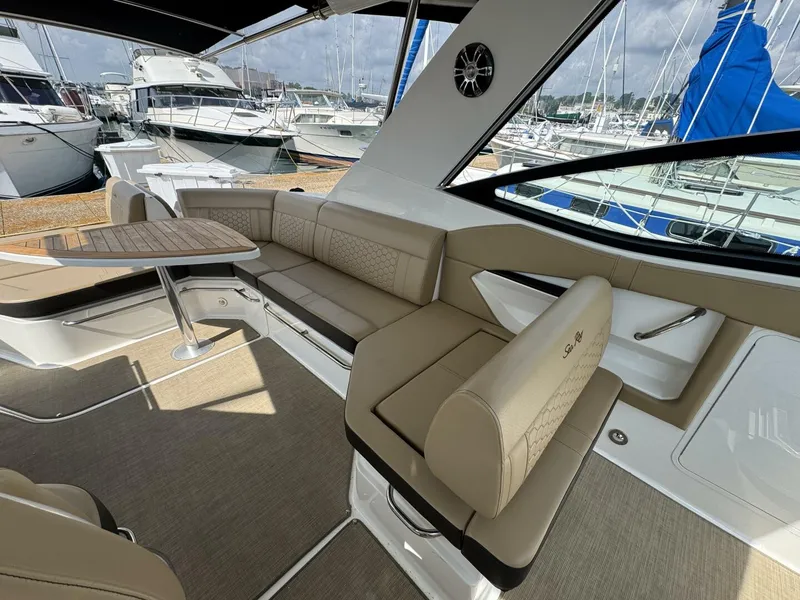 Slide: The Image of Sea Ray 320 Sundancer 2019 - 5493968