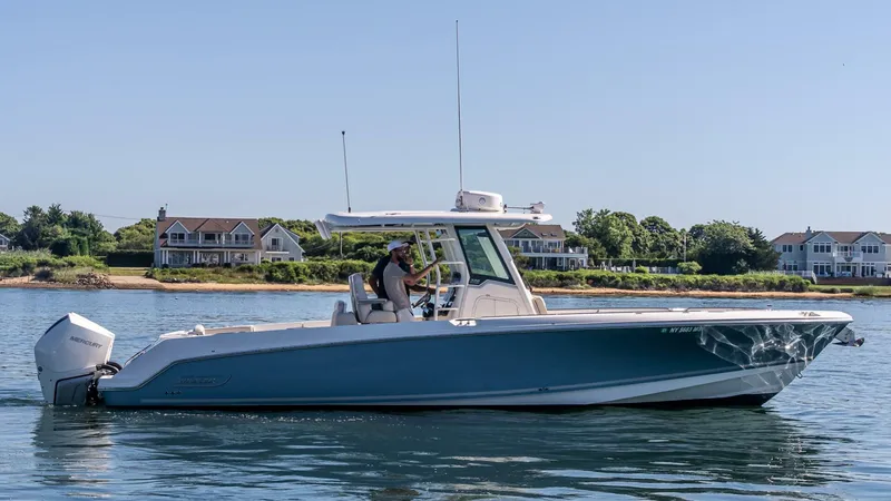 Slide: The Image of Boston Whaler 330 Outrage 2022 - 5494830