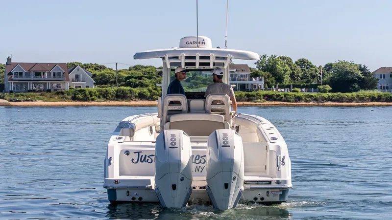 Slide: The Image of Boston Whaler 330 Outrage 2022 - 5494833