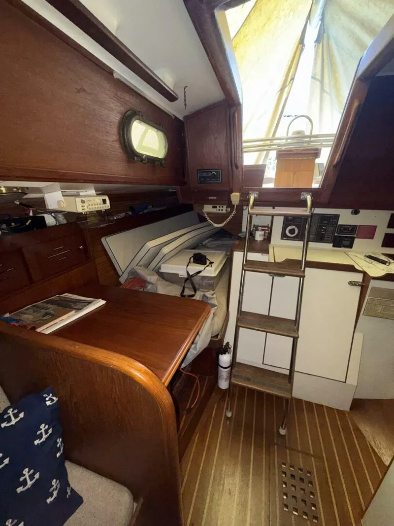 Slide: The Image of Cape Dory 33 1985 - 5597310