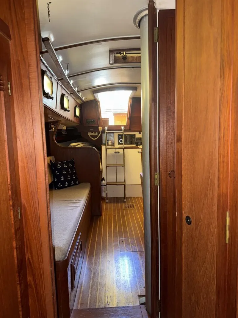 Slide: The Image of Cape Dory 33 1985 - 5597306