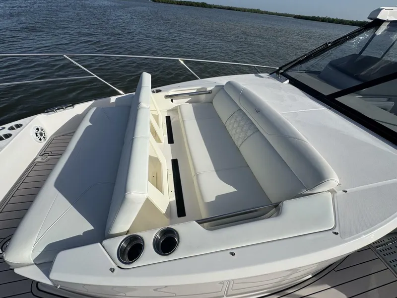 Slide: The Image of Regal 36 XO 2021 - 5507137