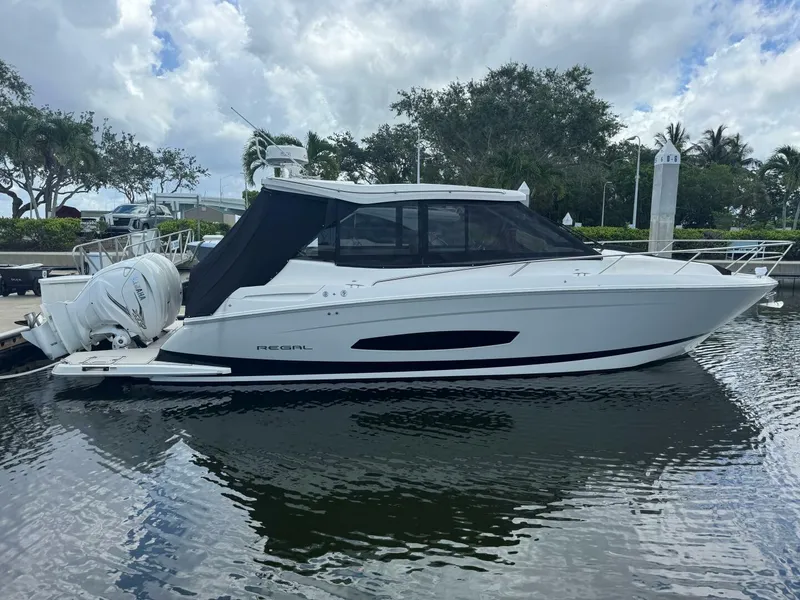 Slide: The Image of 2021 Regal 36 XO C LIFE - 5497892