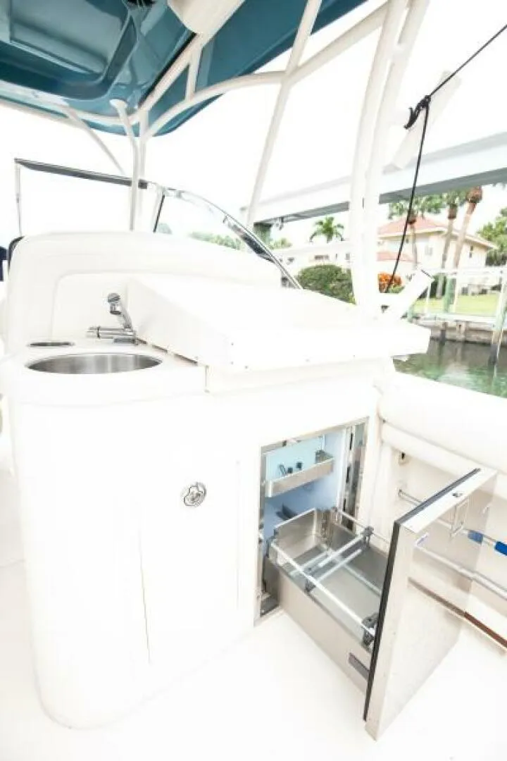 Slide: The Image of Grady White 30 - Exterior Cockpit - 5496272