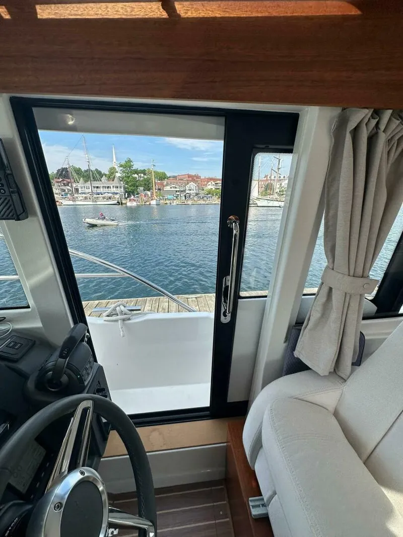 Slide: The Image of Nimbus 305 Coupe 2024 - 5496394