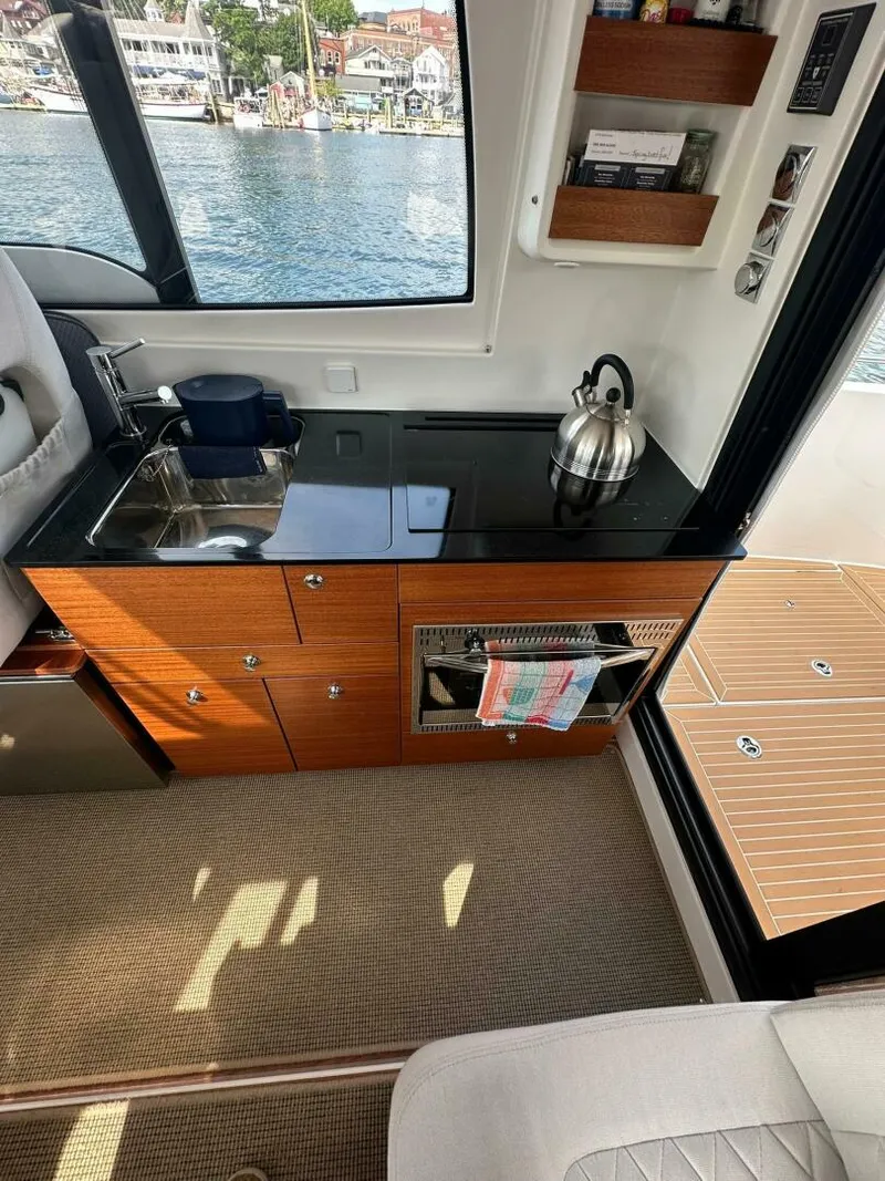 Slide: The Image of Nimbus 305 Coupe 2024 - 5496395