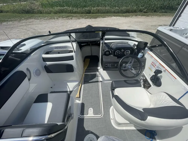 Slide: The Image of Bayliner VR5 2019 - 5497819