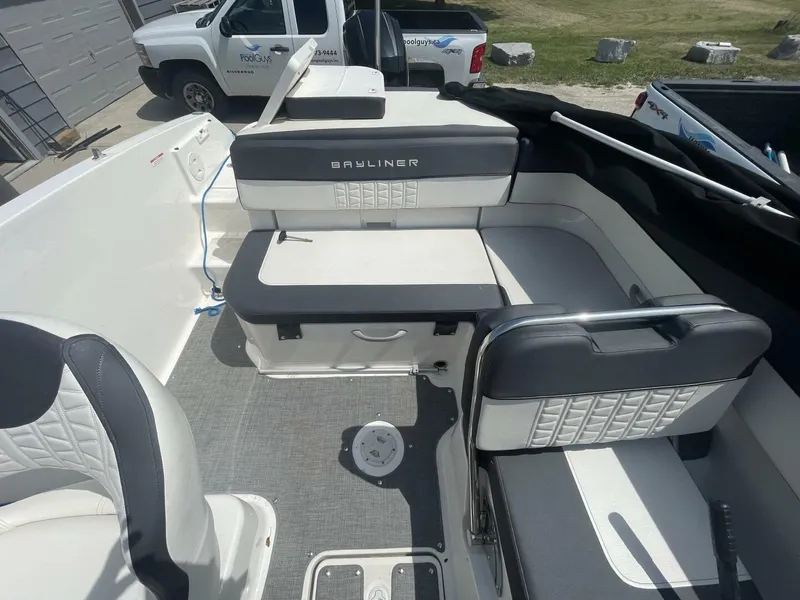 Slide: The Image of Bayliner VR5 2019 - 5497820