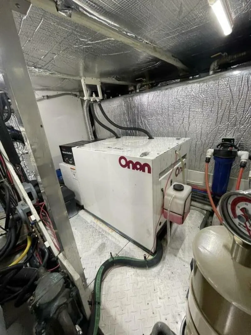 Slide: The Image of Cruisers 5000 Pilothouse 2001 - 5498320