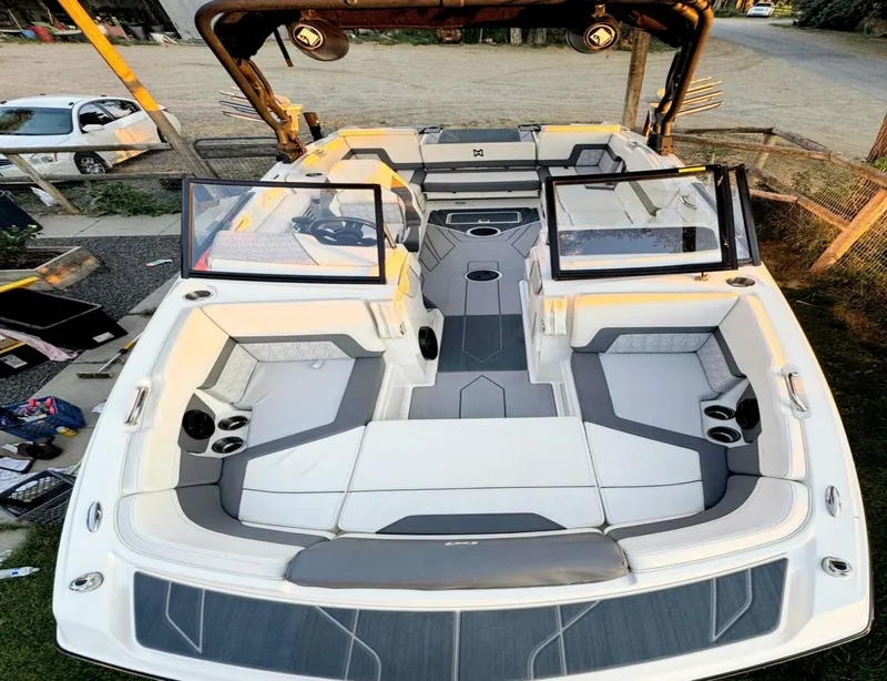 Slide: The Image of Heyday Wake Boats H22 2022 - 5510065