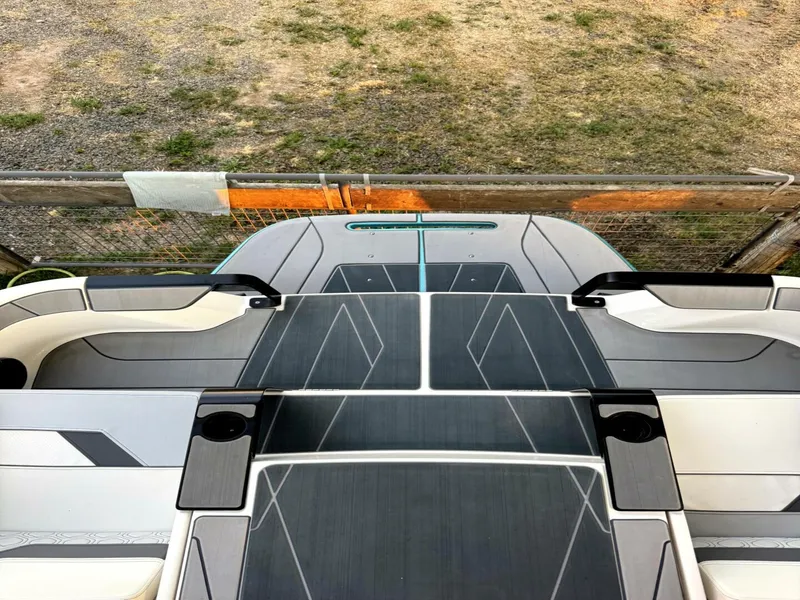 Slide: The Image of Heyday Wake Boats H22 2022 - 5510073