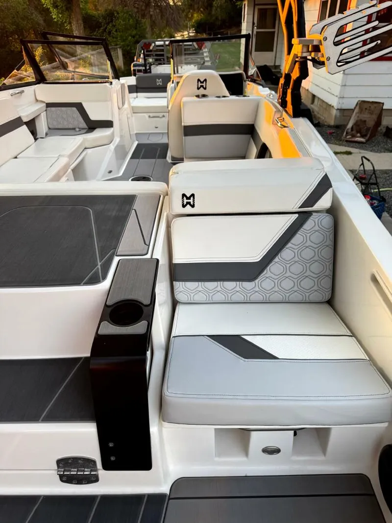 Slide: The Image of Heyday Wake Boats H22 2022 - 5510074