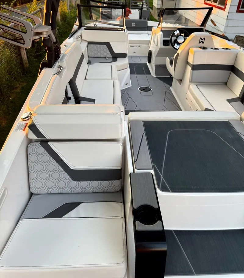 Slide: The Image of Heyday Wake Boats H22 2022 - 5510076