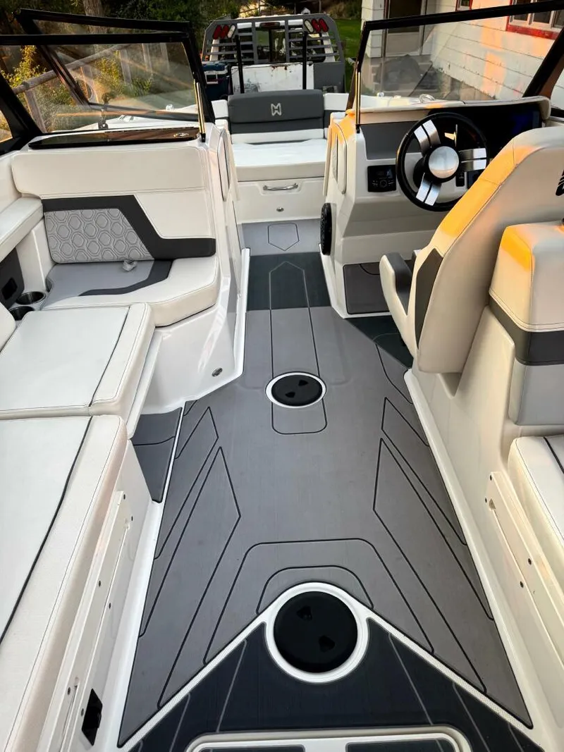 Slide: The Image of Heyday Wake Boats H22 2022 - 5510078