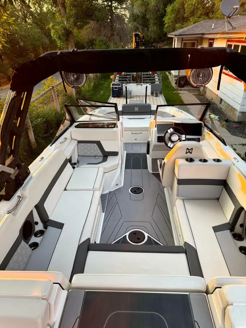 Slide: The Image of Heyday Wake Boats H22 2022 - 5510077