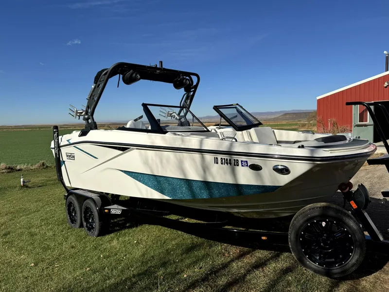 Slide: The Image of Heyday Wake Boats H22 2022 - 5847014