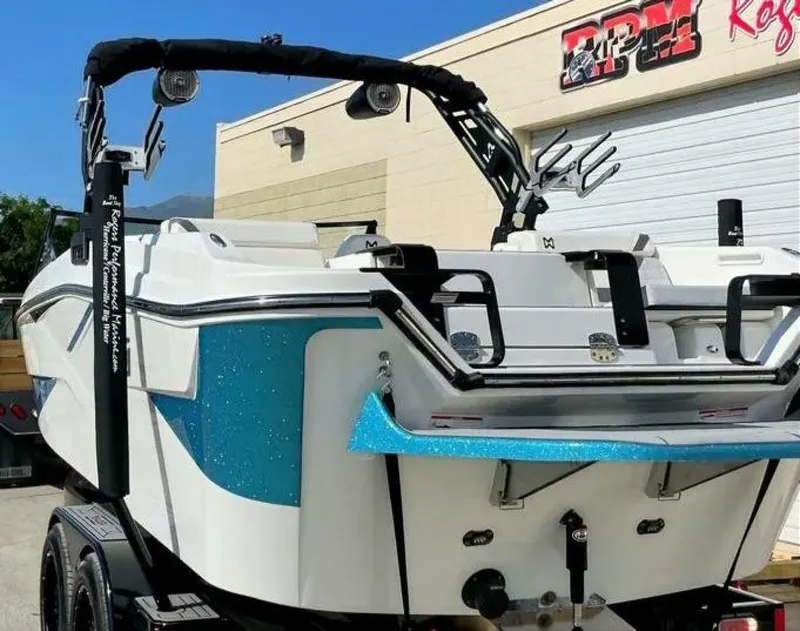 Slide: The Image of Heyday Wake Boats H22 2022 - 5504007