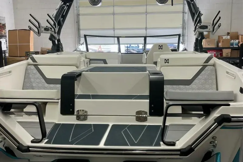 Slide: The Image of Heyday Wake Boats H22 2022 - 5504003