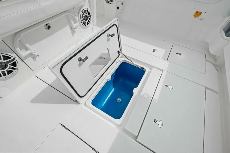 Slide: The Image of 2020 Intrepid 400 CC - Cockpit Storage - 6094251