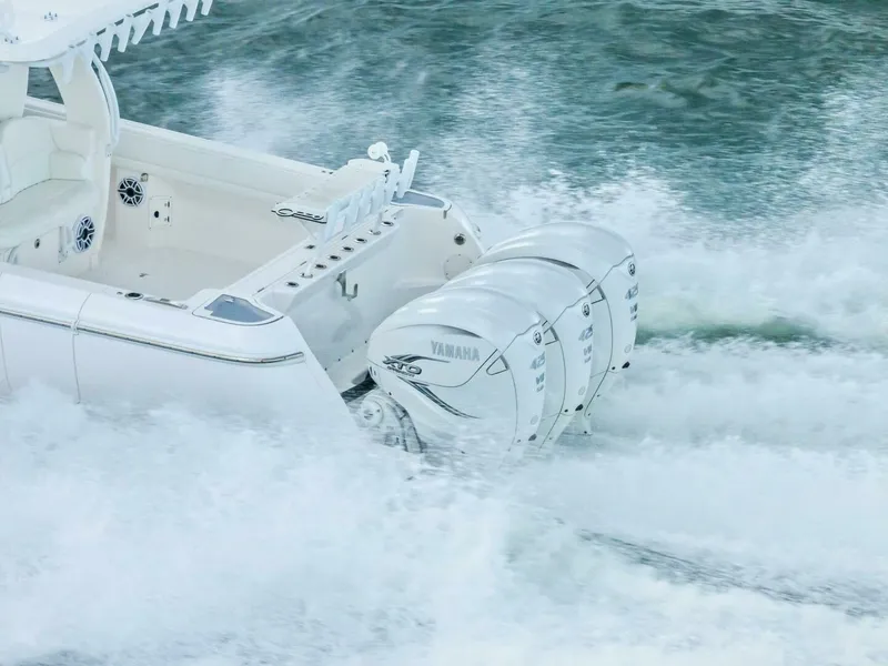 Slide: The Image of 2020 Intrepid 400 CC - Profile - 6094280
