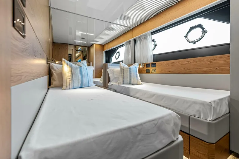 Slide: The Image of Ferretti 920 2021 - 5622609