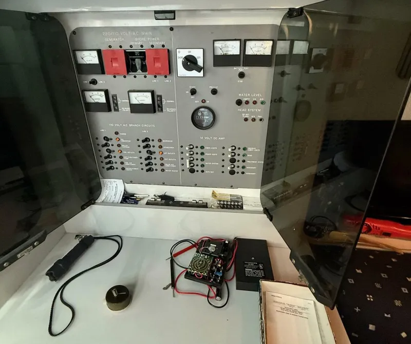 Slide: The Image of Sea Ray 460 Express Cruiser 1989 - 5499398