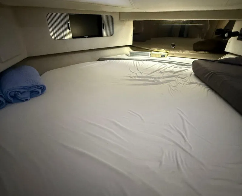 Slide: The Image of Sea Ray 460 Express Cruiser 1989 - 5499401