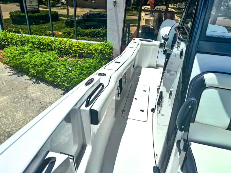 Slide: The Image of Tidewater 256 Adventurer 2024 - 5499578