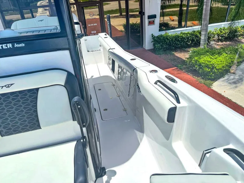 Slide: The Image of Tidewater 256 Adventurer 2024 - 5499574