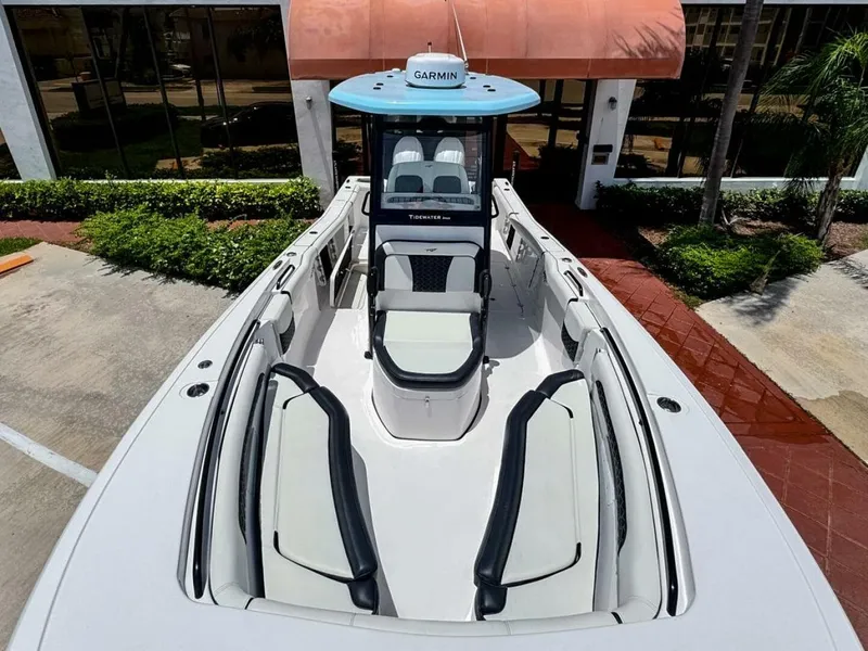 Slide: The Image of Tidewater 256 Adventurer 2024 - 5499569