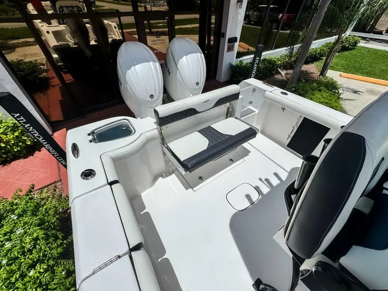 Slide: The Image of Tidewater 256 Adventurer 2024 - 5499559