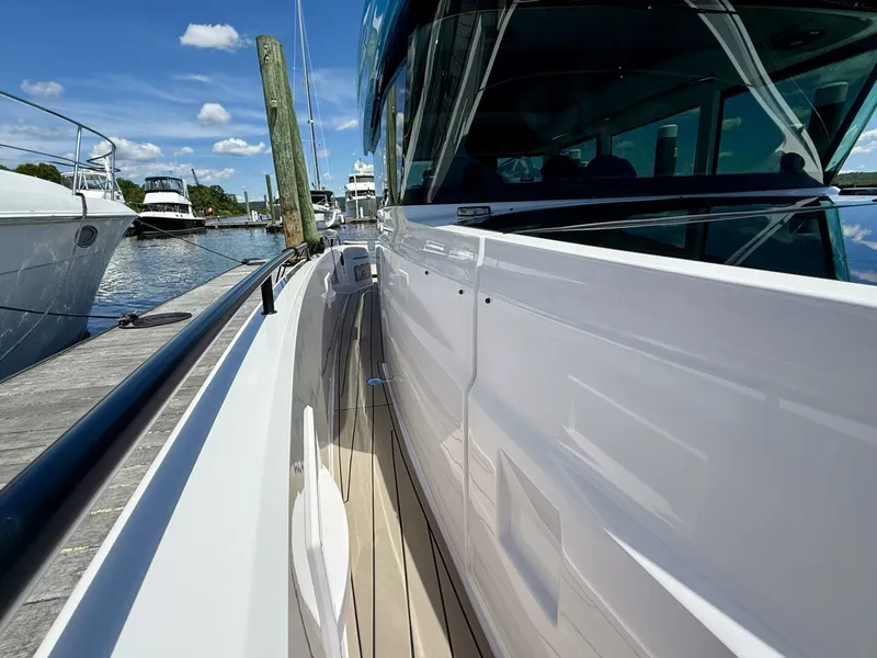 Slide: The Image of Axopar 37 Cross Cabin 2023 - 5502539