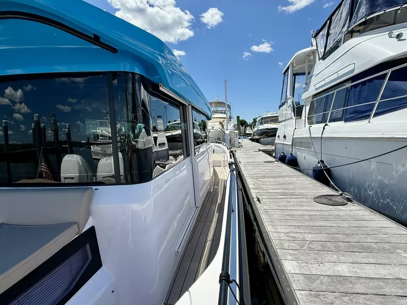 Slide: The Image of Axopar 37 Cross Cabin 2023 - 5502546