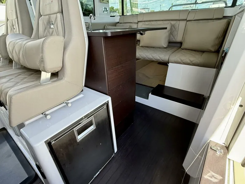 Slide: The Image of Axopar 37 Cross Cabin 2023 - 5502553