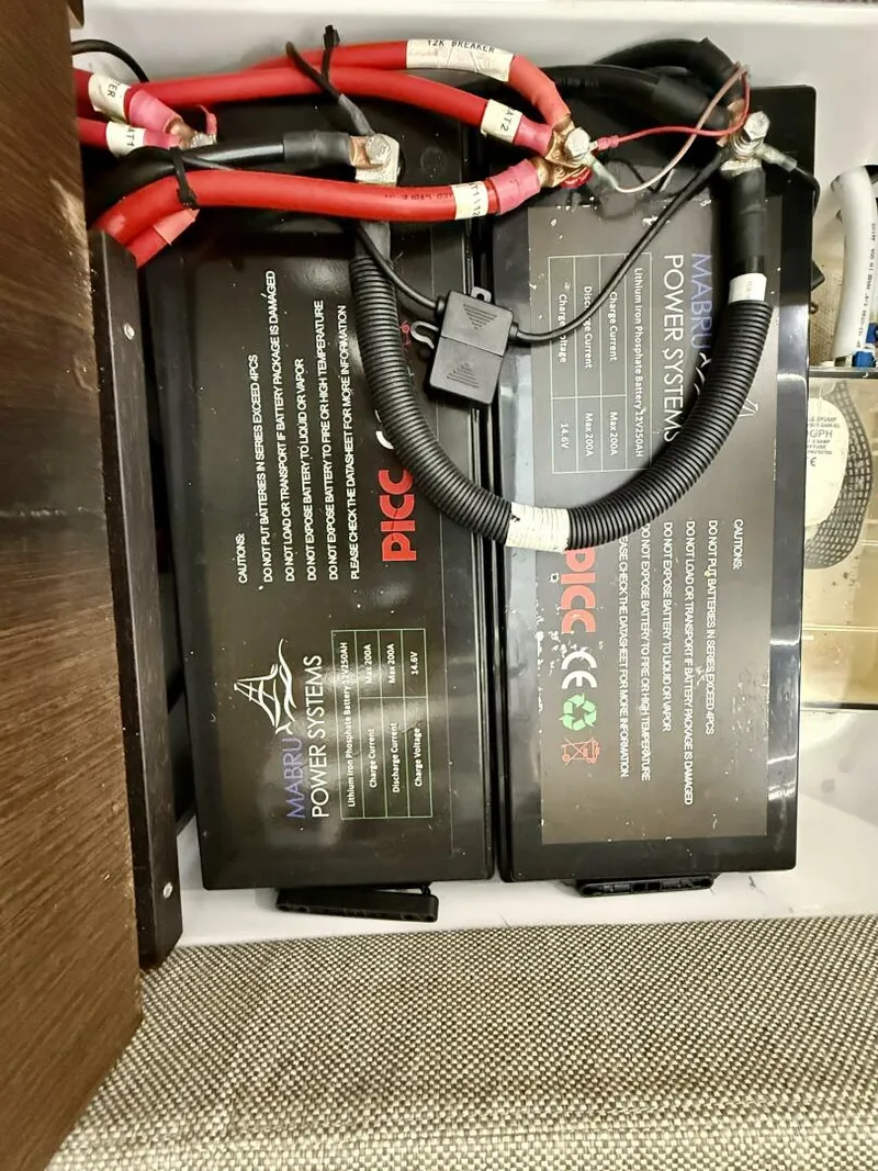 Slide: The Image of Axopar 37 Cross Cabin 2023 - 5502561