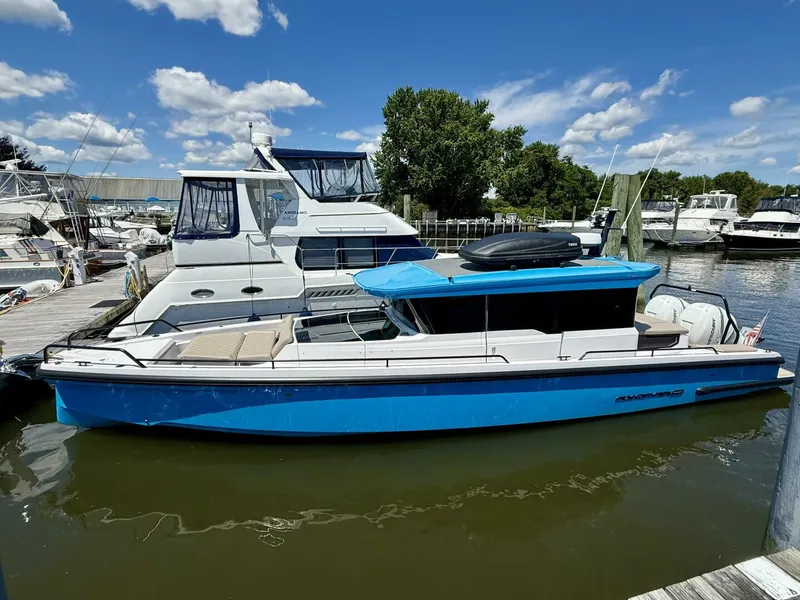 Slide: The Image of Axopar 37 Cross Cabin 2023 - 5502533